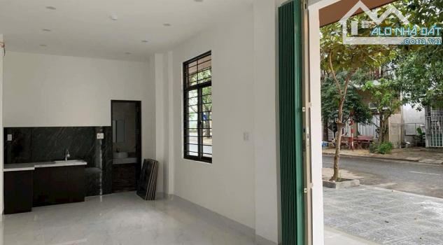 bán nhanh toà căn hộ lô góc 18 căn hộ gần ĐH FPT -  2 MT Văn Tân
