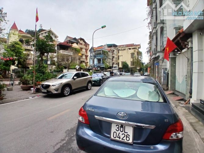 BÁN ĐẤT TẶNG NGAY NHÀ PHỐ LÕI SÁT MẶT PHỐ NGUYỄN VĂN CỪ-95M2-4 TẦNG-11,68 TỶ
