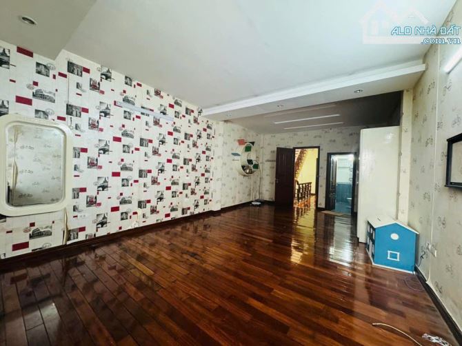SIÊU HIẾM, NHÀ LÕI NGỌC LÂM 125M, 5T, MT5M, 1 MẶT PHỐ, 1 MẶT HỒ, VỈA HÈ RỘNG, KINH DOANH.