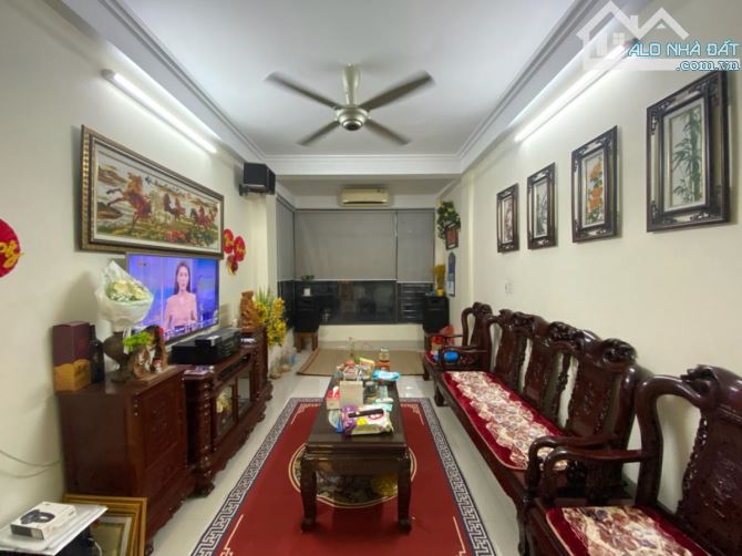 Bán nhà Nguyễn Ngọc Vũ, Cầu Giấy, ô tô đỗ cửa, kinh doanh, ngõ to 6 tầng 50m2 giá 14 tỷ.