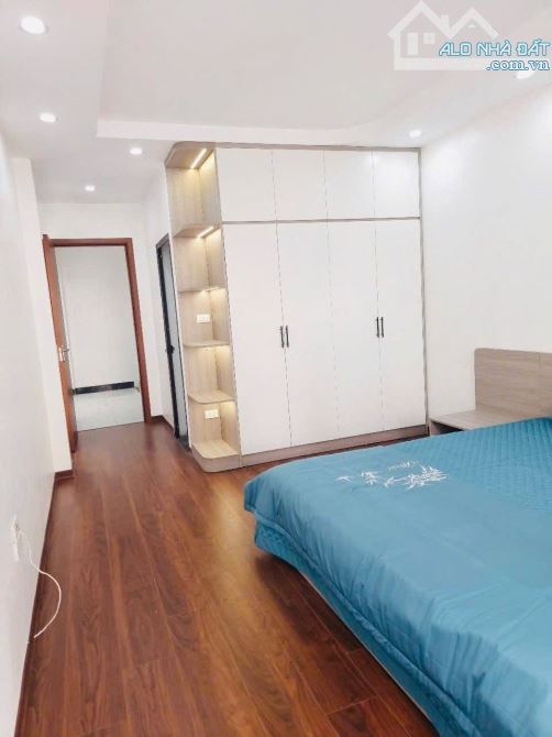 Bán nhà Ngọc Lâm 35m x 6 tầng thang máy giá 8,6 tỷ
