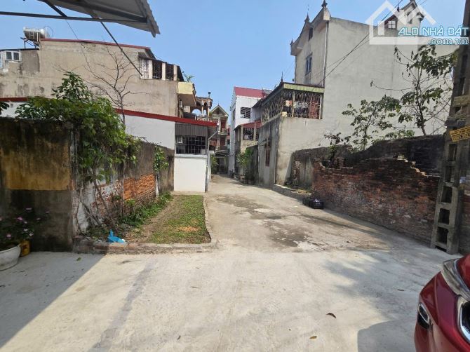 Bán nhà 3 tầng vũ Ninh dt 99m mt 4.77m hướng đn giá 4.6 tỷ