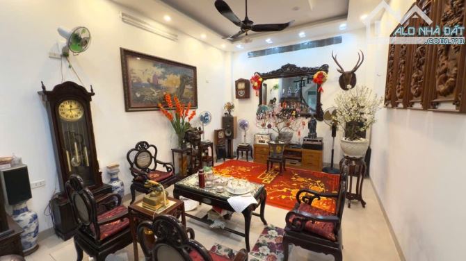 BÁN GẤP 13,5 tỷ có ngay nhà 60m2,  6 tầng, ô tô ngủ trong nhà