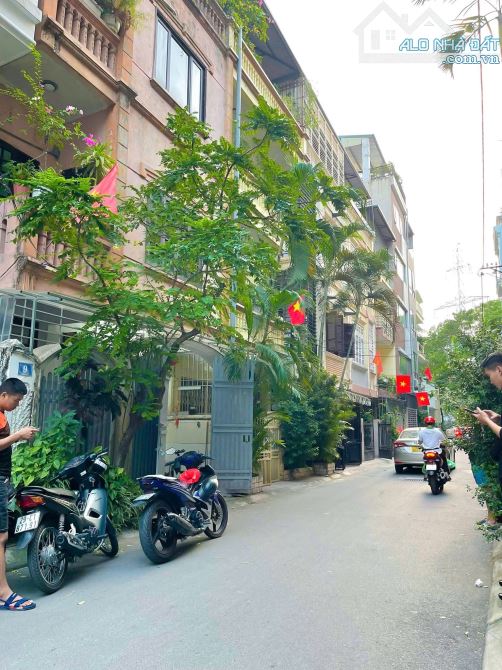 BT TRONG PHỐ _KHU PHÂN LÔ Q ĐỘI_PHAN ĐÌNH GIÓT_ DT 73m_3TẦNG_MT5.5m_GIÁ CHỈ 20.5Tỷ