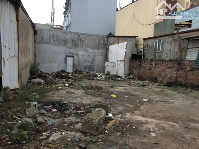 Bán nhà đất Đường Láng, Đống Đa. 114 m2 x Mt 5,5m. Ô tô lô góc xây CCMN, VP, cho thuê.