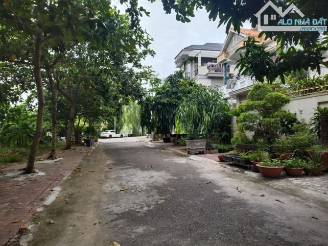 Bán biệt thự Đồi 2 phường 10 TPVT 250m2 giá 10.1 tỷ , Đường 15m có vỉa hè sổ đỏ