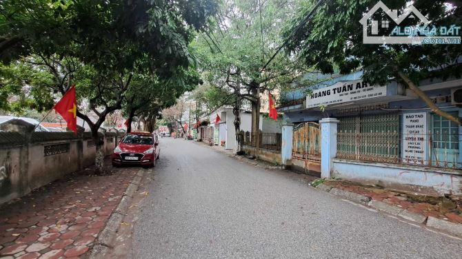BÁN ĐẤT GIANG BIÊN 72M2, MT 4M, NGÕ RỘNG THOÁNG, GẦN Ô TÔ, 3.65 TỶ.