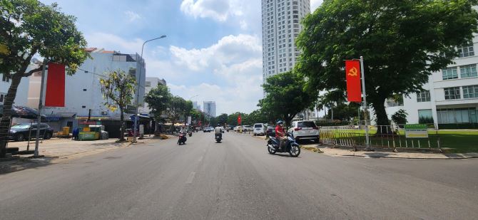 Khu Him Lam Mặt tiền đường D4 sát Nguyễn Hữu Thọ Tân Hưng Q7, 5 tầng 90m2 giá 33 tỷ