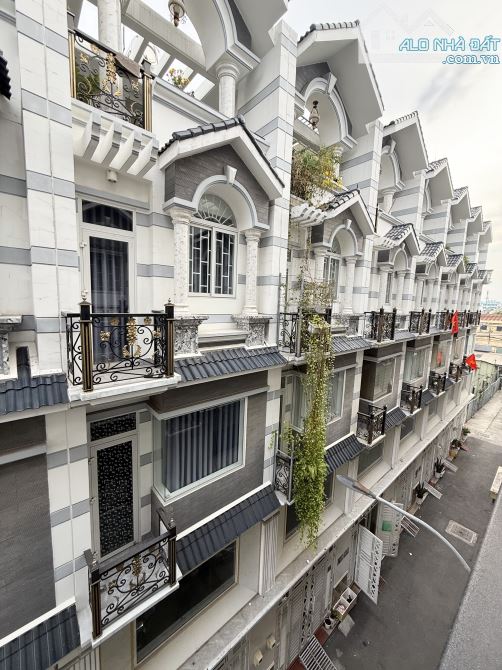 NHÀ LÔ LIỀN KỀ TẠ QUANG BỬU P5 QUẬN 8 - Ô TÔ NGỦ TRONG NHÀ - GẦN 60M2