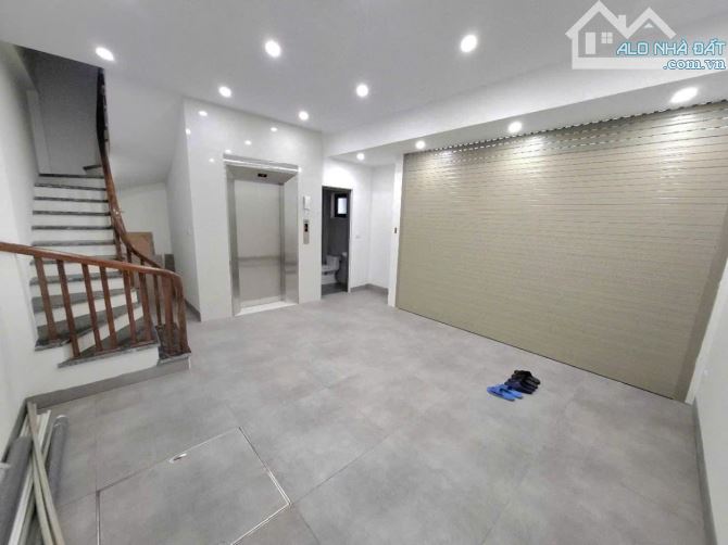 BAN NHÀ PHỐ TRẠM, LONG BIÊN 85M, 6 TẦNG, THANG MÁY, GA RA Ô TÔ, LÔ GÓC - CHỈ HƠN 10 ĐỒNG - 1
