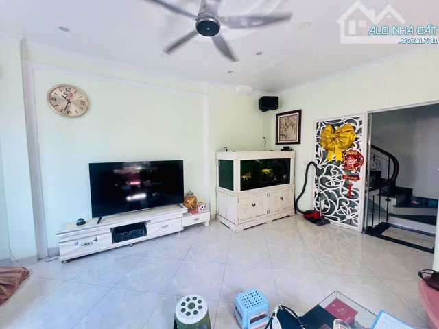 Bán Nhà Đường Kim Giang 35.6 m2 x 3 Tầng 4.5 m Mặt tiền Ô tô đỗ Cửa NGõ Thông Quận HoànMai - 1
