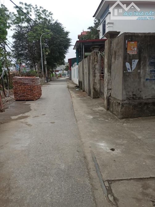 HIẾM- ĐƯỜNG THÔNG Ô TÔ TẢI- GẦN KHU CÔNG NGHIỆP- HÀNG XÓM GIA LÂM- GIÁ ĐẦU TƯ-2Tỷ Nhỉnh - 1
