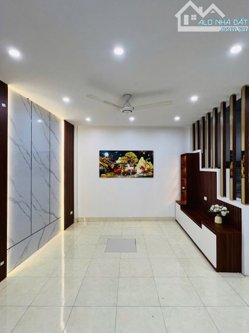 Sổ đỏ 66m2, có sân riêng, đường riêng, nhà dân xây 3 tầng full nội thất, giá 4.88 tỷ - 1