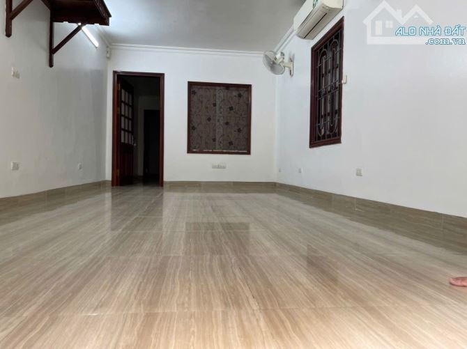 BÁN CĂN HỘ TẬP THỂ TẦNG 1 - THÀNH CÔNG - NGUYÊN HỒNG - DIỆN TÍCH 130M2 - MẶT TIỀN 7M - 1