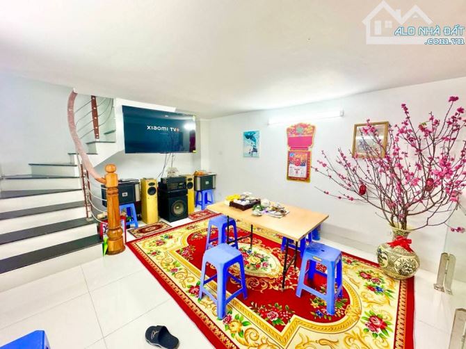 NHỈNH 5 ĐỒNG, NHÀ ĐẸP DÂN XÂY, TRẦN KHÁT CHÂN - 1