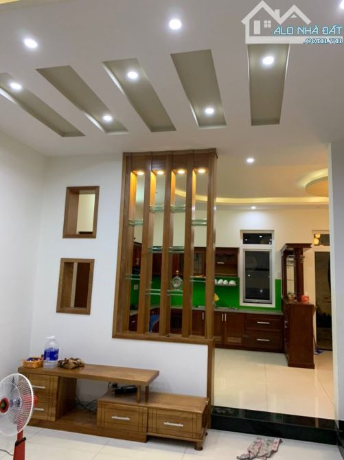 Cần Bán Nhà 1 Trệt 3 Lầu Mặt Tiền Đường Nguyễn Thị Minh Khai 128m2(7.5x16.21m) Giá: 17.8Tỷ - 1