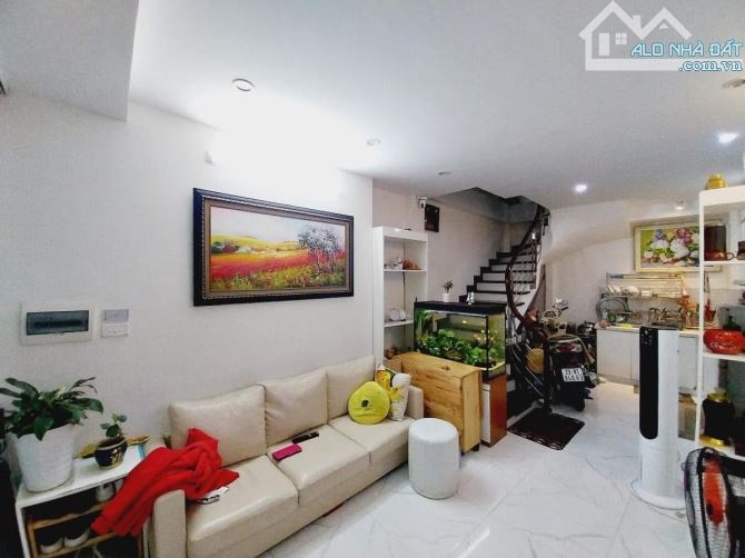 Bán nhà Hoàng Hoa Thám - 33m2 - 5 tầng - 30m ra phố - trước nhà 3m - Giá 7,85 tỷ - 1