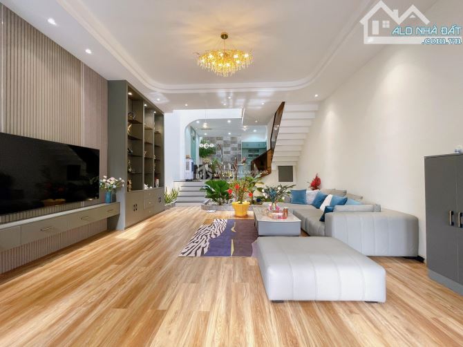 BÁN NHÀ ĐẸP LUNG LINH, HƯỚNG ĐÔNG NAM, GẦN BIỂN, 139m2 NGANG 6m, SỔ HỒNG _GIÁ TỐT 11.5 TỶ - 1