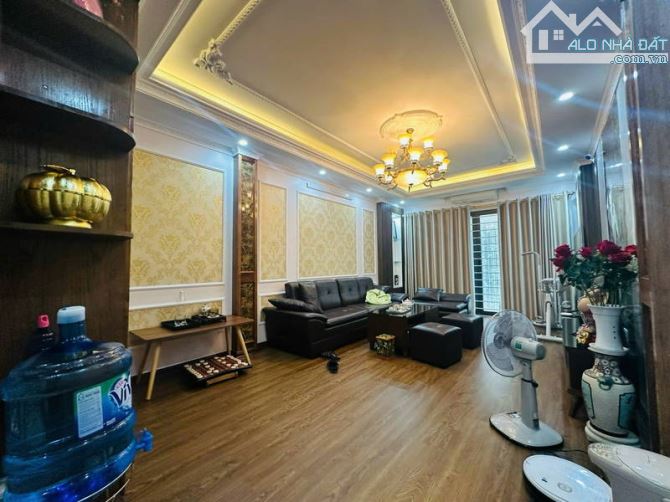 BÁN NHÀ PHỐ NGUYỄN NGỌC NẠI-THANH XUÂN- Ô TÔ VÀO NHÀ- THANG MÁY- 40M2 , 7 TẦNG, MT 3,7M