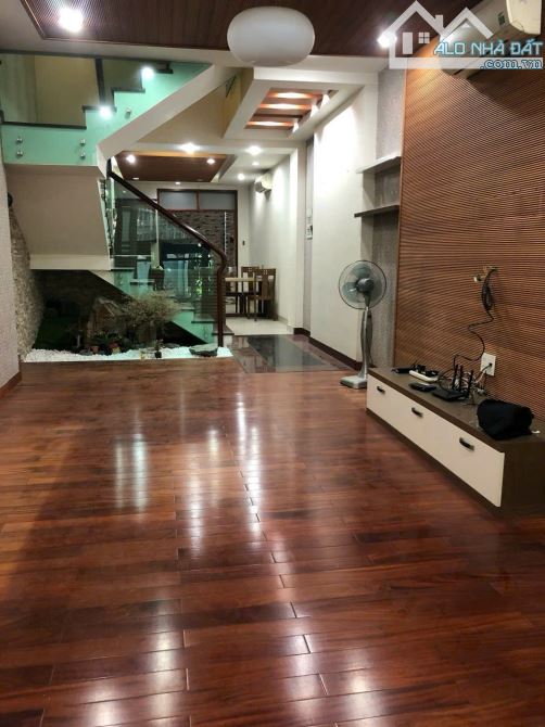 - Đ/c :  Đường C22 phường 12 Quận Tân Bình  - Diện tích 4m x 21m. - Công nhận 82m2. - 1