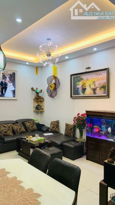 10.5 tỷ, 45m ô tô đỗ cửa, phố 8/3 hiếm nhà bán, kinh doanh sầm uất - 1
