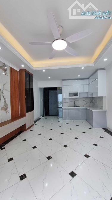 Bán nhà Phú Thượng, phía đường 40m, 48m2 MT 4.2m 7 tầng thang máy, Ô tô vào nhà, 10,2 tỷ - 1