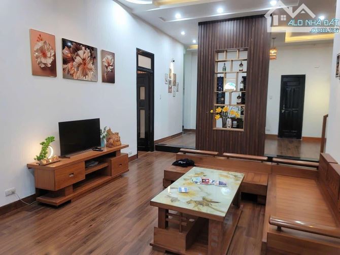 Villa siêu vip - Diện tích khủng 216m2 - Kiệt ô tô đỗ cửa.  Hoàng Văn Thái 2 mê kiên cố. - 1