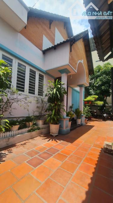 Bán biệt thự đường Dương Quảng Hàm, khu VIP Gò Vấp, 416 m2, ngang bề thế 16m, 72 tỷ TL - 1