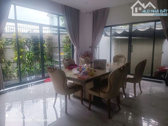 Bán Biệt thự 485m2, 5 tầng, hầm, căn góc 2 mặt tiền khu Biệt thự Ngã Tư Ga, Q12 - 12