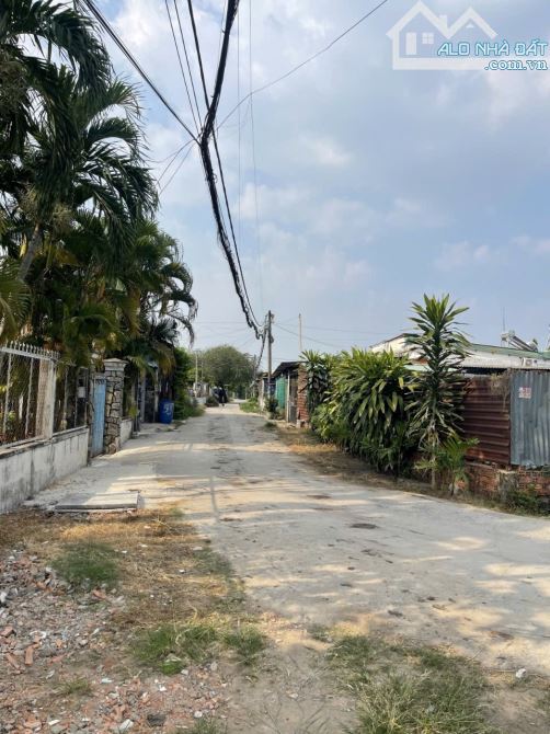 GẤP BÁN LÔ ĐẤT GẦN 1000M2 - THỔ 200M2 - GIÁ CHỈ NHỈNH 10tr/M2 - TRƯƠNG THỊ NHƯ 20M HÓC MÔN - 2