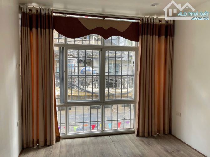 BÁN CĂN HỘ TẬP THỂ TẦNG 1 - THÀNH CÔNG - NGUYÊN HỒNG - DIỆN TÍCH 130M2 - MẶT TIỀN 7M - 2