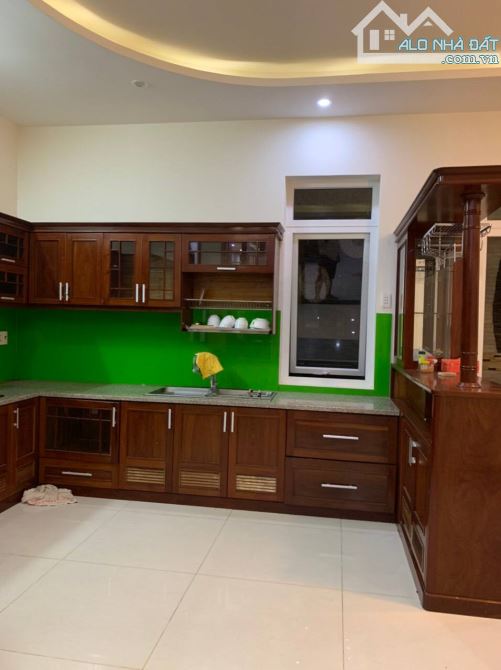 Cần Bán Nhà 1 Trệt 3 Lầu Mặt Tiền Đường Nguyễn Thị Minh Khai 128m2(7.5x16.21m) Giá: 17.8Tỷ - 2