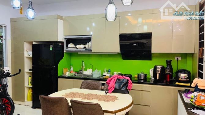 10.5 tỷ, 45m ô tô đỗ cửa, phố 8/3 hiếm nhà bán, kinh doanh sầm uất - 2