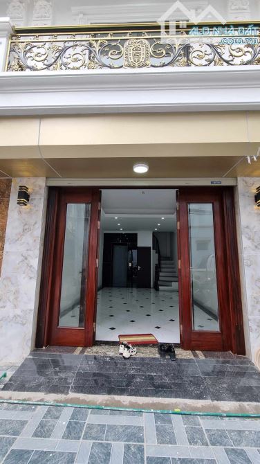 Bán nhà Phú Thượng, phía đường 40m, 48m2 MT 4.2m 7 tầng thang máy, Ô tô vào nhà, 10,2 tỷ - 2