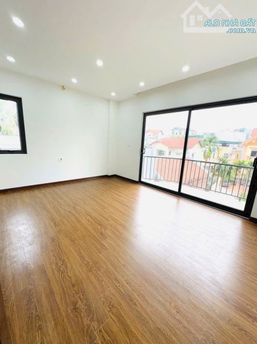 Bán nhà Bát Khối 34m x 5 tầng ô tô vào nhà giá 6,3 tỷ - 2