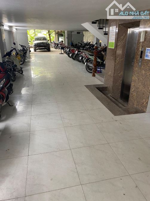 BÁN GẤP TÒA NHÀ NHÀ VP 190M2 - 10 TẦNG, THANG MÁY. GARA Ô TÔ, ĐƯỜNG NGUYỄN XIỂN. - 2