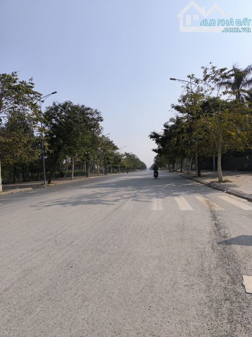 💥💥Bán đất phố tân phong, lô góc mặt hồ, 3 ô tô tránh nhau. - 2