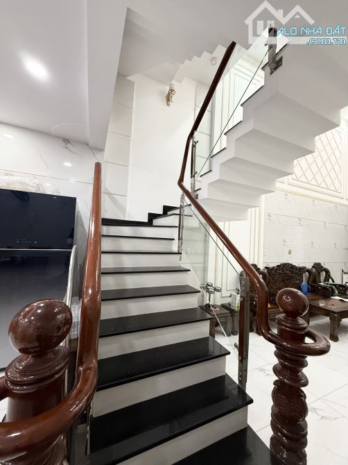 NHÀ LÔ LIỀN KỀ TẠ QUANG BỬU P5 QUẬN 8 - Ô TÔ NGỦ TRONG NHÀ - GẦN 60M2 - 2