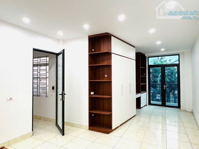 Sổ đỏ 66m2, có sân riêng, đường riêng, nhà dân xây 3 tầng full nội thất, giá 4.88 tỷ - 3