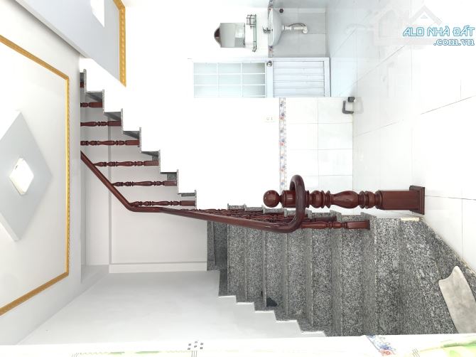 NHÀ LẦU GÓC 2 MẶT TIỀN - GIÁP Đ.SỐ 1 KHU CÁN BỘ ĐHCT - HẺM 11 NGUYỄN VĂN LINH - 3
