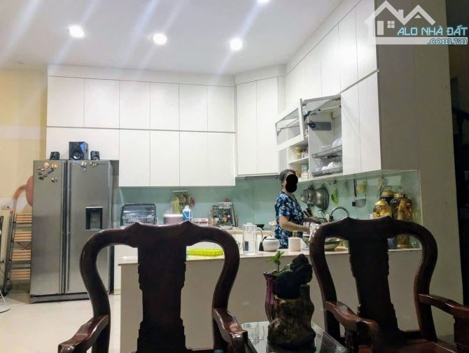 CẦN BÁN NHÀ PHỐ CẦU GIẤY-KHU VIP- NHÀ ĐẸP-NGÕ Ô TÔ-DIỆN TÍCH 92M-GIÁ 29.5 TỶ - 3