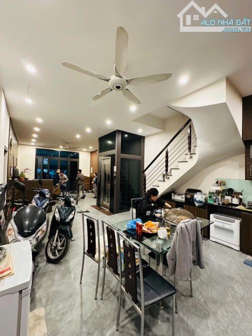 NGHĨA ĐÔ-CẦU GIẤY-NHÀ ĐẸP LUNG LINH-LÔ GÓC-WIEW CÔNG VIÊN-DT 60M-GIÁ 19 TỶ - 3