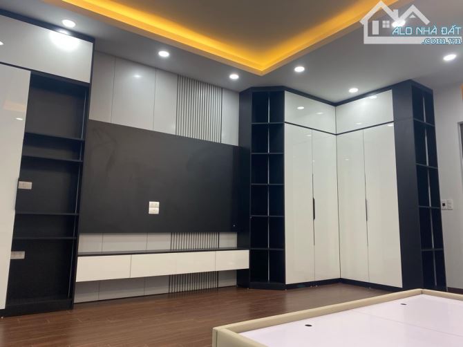 NHÀ TRƯƠNG ĐỊNH : 43M - 5 TẦNG - MT 5M, TRƯỚC NHÀ RỘNG 5M- 2 THOÁNG TRƯỚC, SAU - 3