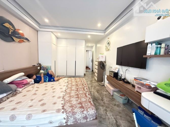 Bán nhà phố VÍP , ở sướng Hoàng Mai , ô tô đỗ cửa , kinh doanh , dt 41m x 5t x 13,5 tỷ