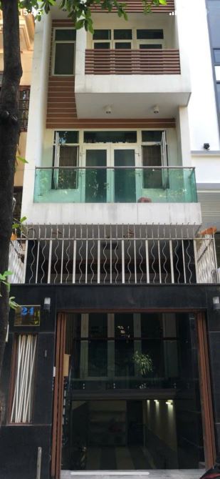 - Đ/c :  Đường C22 phường 12 Quận Tân Bình  - Diện tích 4m x 21m. - Công nhận 82m2. - 3