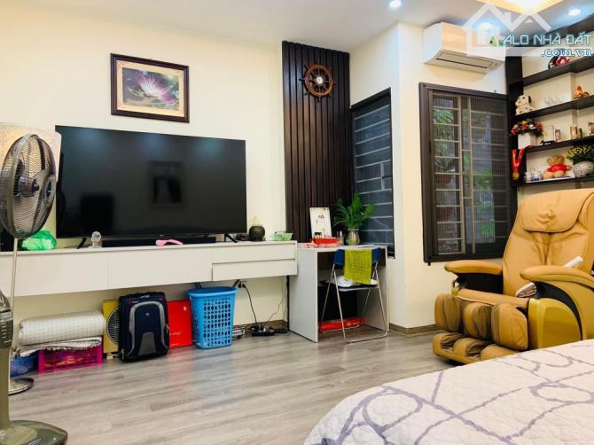 10.5 tỷ, 45m ô tô đỗ cửa, phố 8/3 hiếm nhà bán, kinh doanh sầm uất - 3