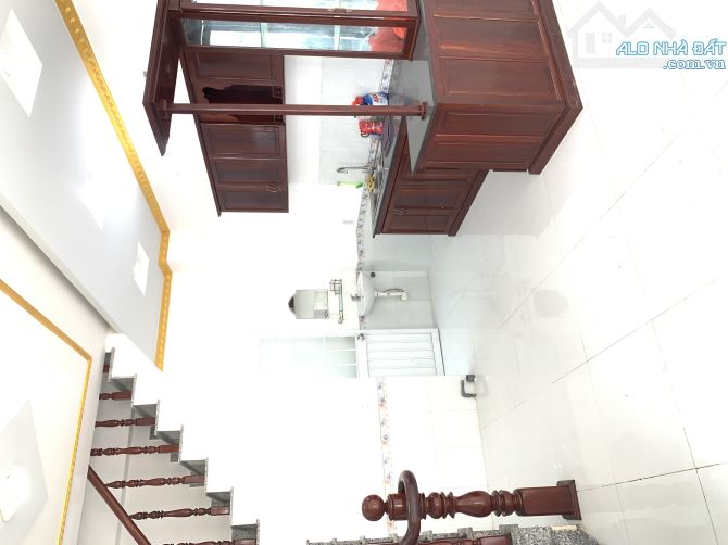 NHÀ LẦU GÓC 2 MẶT TIỀN - GIÁP Đ.SỐ 1 KHU CÁN BỘ ĐHCT - HẺM 11 NGUYỄN VĂN LINH - 4