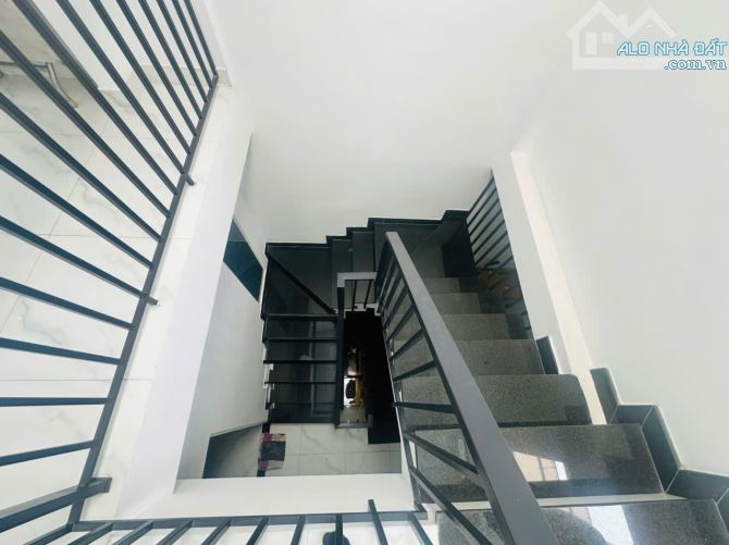 NHÀ 3 TẦNG KIÊN CỐ SẠCH ĐẸP - 67M2 - NỞ HẬU - CHƯA QUA ĐẦU TƯ - CHỈ NHỈNH 3 TỶ - 4