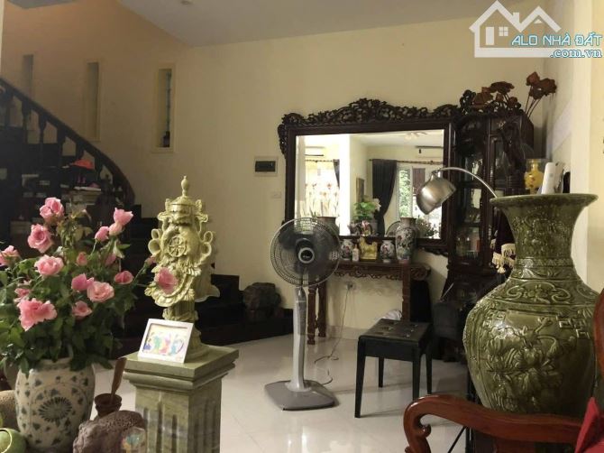 CẦN BÁN NHÀ PHỐ CẦU GIẤY-KHU VIP- NHÀ ĐẸP-NGÕ Ô TÔ-DIỆN TÍCH 92M-GIÁ 29.5 TỶ - 4