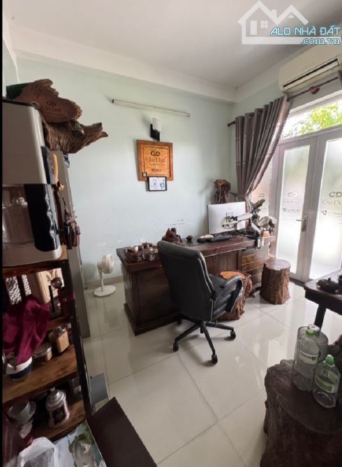 Bán nhà MT Lò Gốm view sông ( 6,4 X 18 ) 4 tầng đúc trệt đang cho thuê giá 12,95 tỷ. - 4